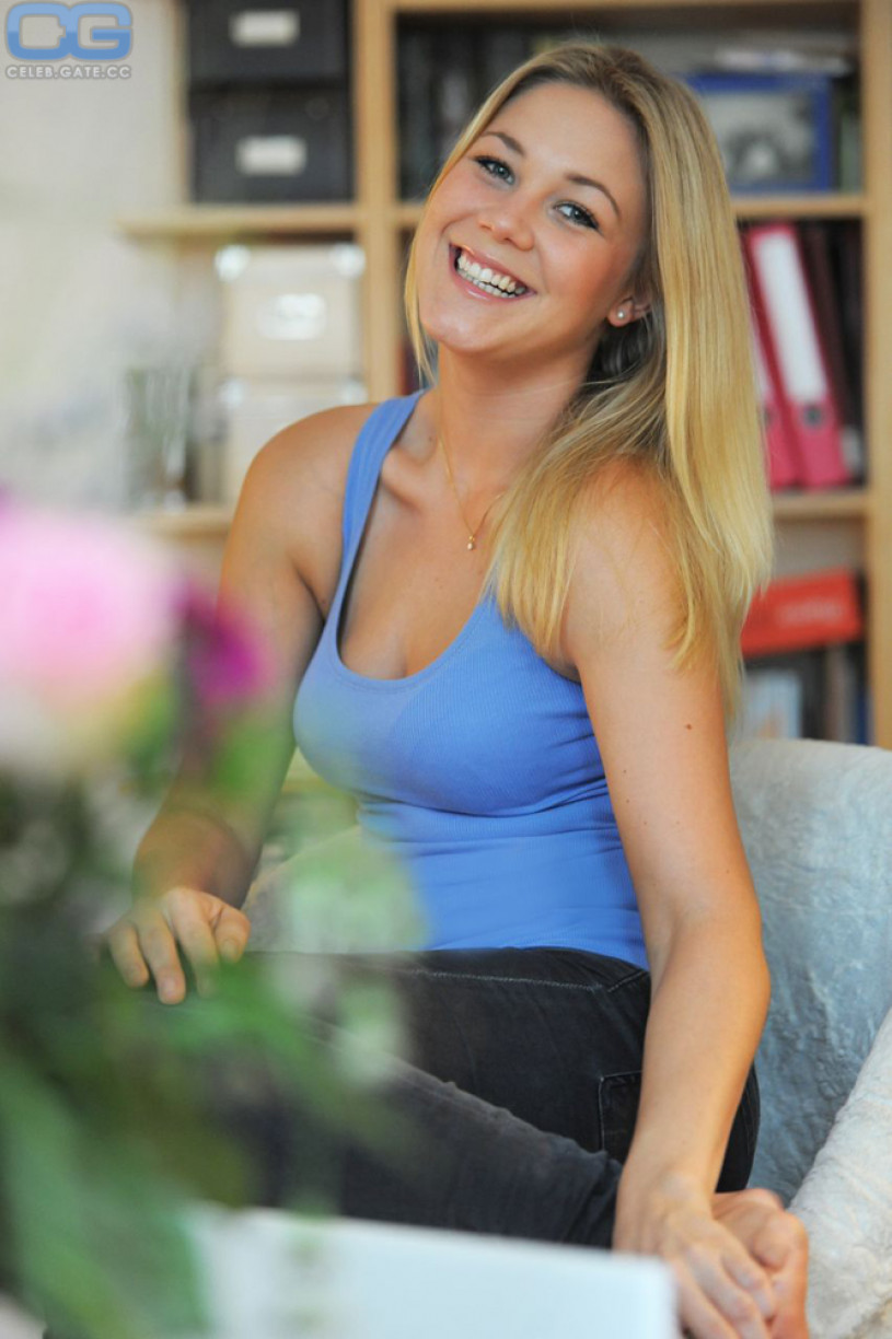 Alina Merkau Nackt Alina Merkau Nackt