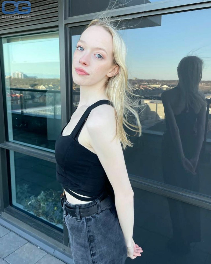 Amybeth Mcnulty Nackt Nacktbilder Playboy Nacktfotos Fakes Oben Ohne 2036