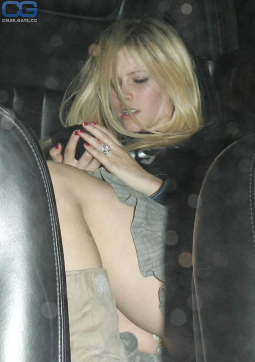 Avril Lavigne Nackt Nacktbilder Playboy Nacktfotos Fakes Oben Ohne 6775