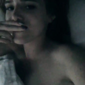 Bella Thorne topless