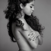 Selena Gomez nude-naked