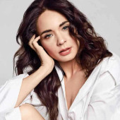 Adriana Louvier