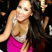 Adrienne Bailon ausschnitt