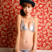 Aki Hoshino 
