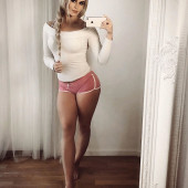 Anna Nystroem selfie