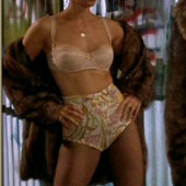 Annabella Sciorra 