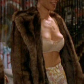Annabella Sciorra 