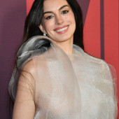 Anne Hathaway 