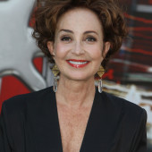 Annie Potts 