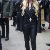 Avril Lavigne leather