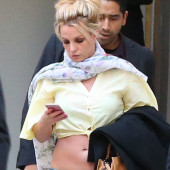 Britney Spears bauchfrei