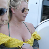 Britney Spears dekollete