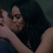 Camila Mendes 