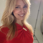 Cara Buono 