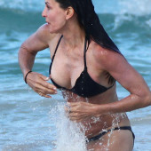 Topless Courtney Cox Nude Pictures Images