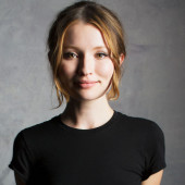 Emily Browning hot