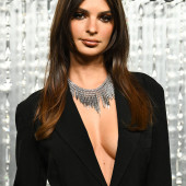 Emily Ratajkowski 