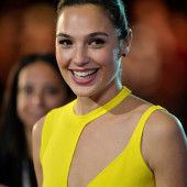 Gal Gadot hot