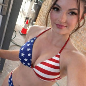 Hannah Barron 