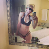 Iliza Shlesinger bikini