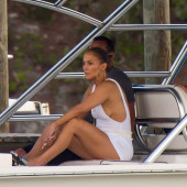 Jennifer Lopez sideboob
