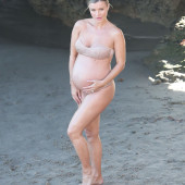 Joanna Krupa pregnant