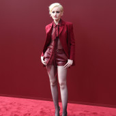 Julia Garner 