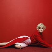 Julia Garner 