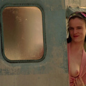 Juliette lewis nipples