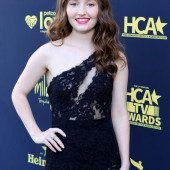 Kaitlyn Dever 