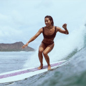 Kelia Moniz surfing
