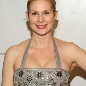 Kelly Rutherford sexy