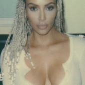 Kim Kardashian dekollete