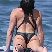 Lea Michele yoga