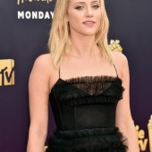 Lili Reinhart 