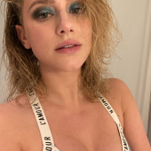 Lili Reinhart 