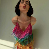 Lily Collins 