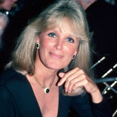 Linda Evans young