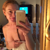 Nudes lohan Lindsay Lohan
