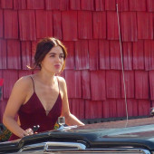 Lucy Hale 