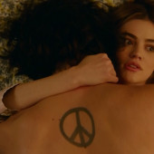 Lucy Hale 
