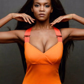 Oti Mabuse cleavage