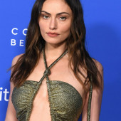 Phoebe Tonkin 