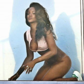 Rihanna leaked photos