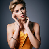 Scarlett Johansson topless