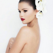 Selena Gomez naked
