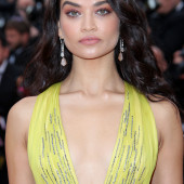 Shanina Shaik cleavage