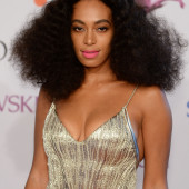 Solange Knowles cleavage