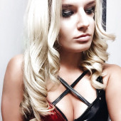 Toni Storm cleavage