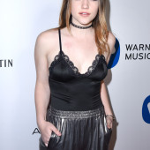 Violett Beane 